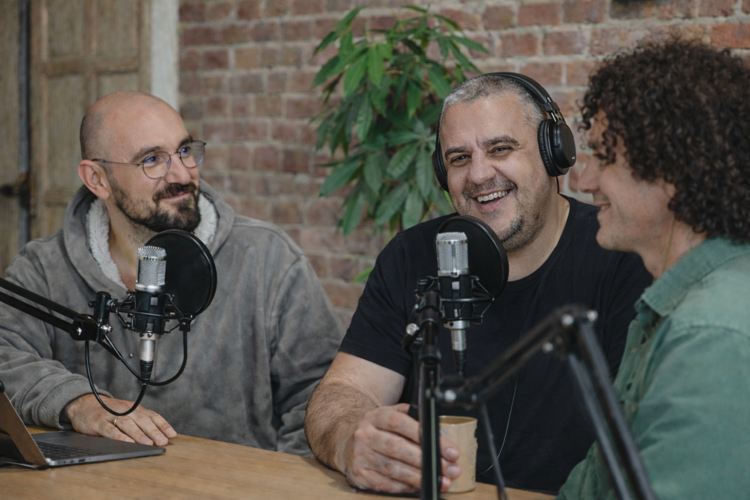 Ovi și Vlad în studio — Radio Cuvântul Vieții